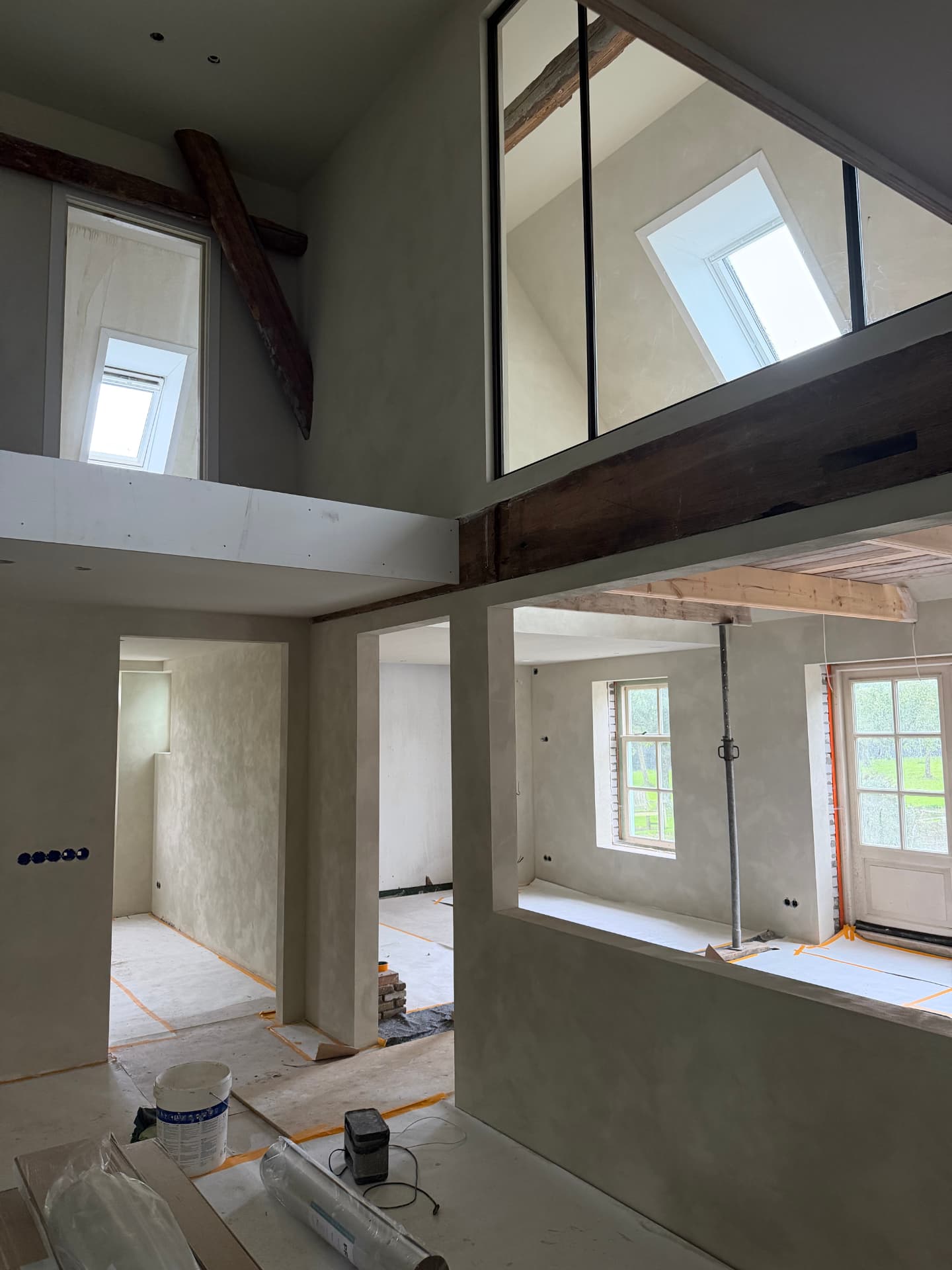 Villa Benningbroek — AFWERKING MUREN PLAFOND DOFINE BO